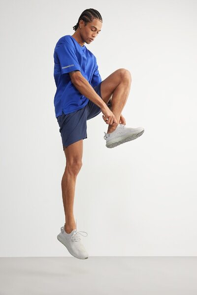 DeFacto Fit Hızlı Kuruyan Slim Fit Dar Kesim Sporcu Standart Paça Şort V3030az25sp