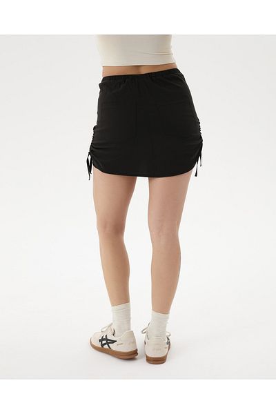 Ayma Active Fusta neagră adunată cu pantaloni scurți