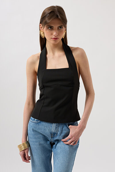 Black Fashion بلوزة سوداء قصيرة بأشرطة سميكة