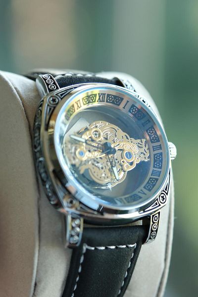 WATCHOFROYAL Peerless Leather Silver Wristwatch