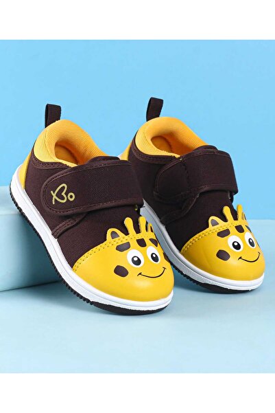 Babyoye حذاء كاجوال بشريط فيلكرو من بيبيوي مع طبعة وجه زرافة - أصفر/بني