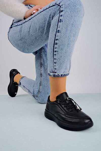 Lal Shoes & Bags حذاء رياضي نسائي جلد أسود وحقيقي