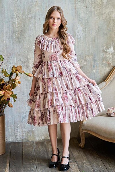 Riccotarz Kız Çocuk Üzeri Gül Desenli Yakası ve Eteği Kat Kat Fırfırlı Pliseli Pembe Elbise