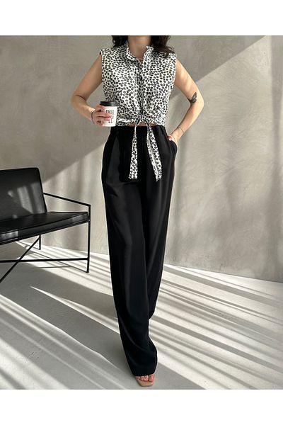Fav Style Μαύρο γυναικείο πουκάμισο με φλοράλ στάμπα - με γιακά, κουμπιά και λεπτομέρεια με κορδόνια