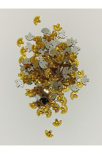 Öztürk Oya, prosop, rochie de seară și batista pentru halay, cu aspect de pia...