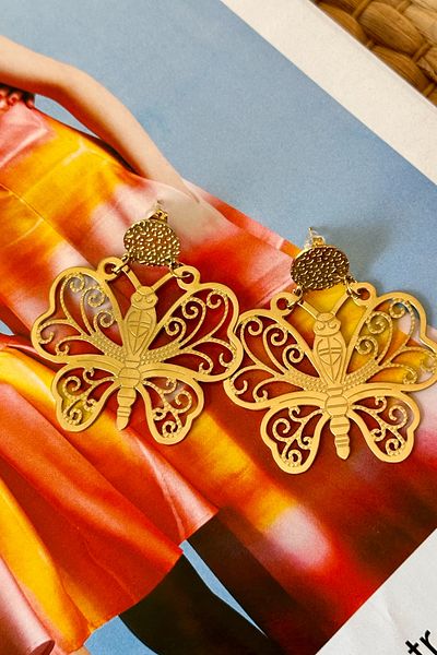Trendy Butik لوحة الصلب نموذج الفراشة الأقراط