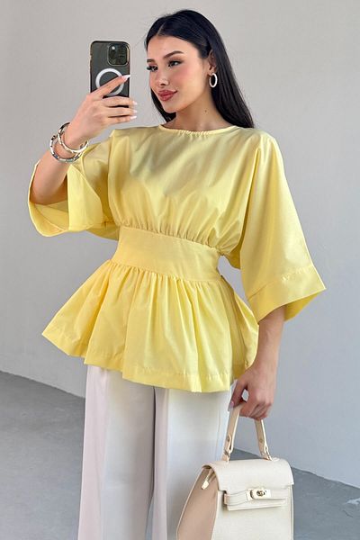 Cappmoda BLZ-06285 Κίτρινη μπλούζα με στρογγυλή λαιμόκοψη με διπλό μανίκι με φερμουάρ στο πλάι