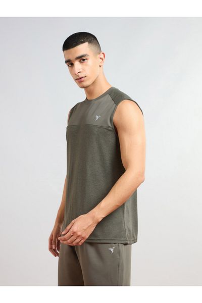 Technosport By Styli Men Solid Slim Fit Tank T-Shirt with Logo Print