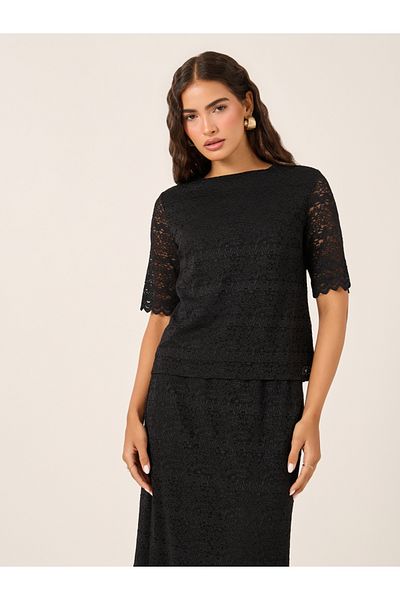 Styli Scalloped Hem Lace Top and Skirt Co-Ords