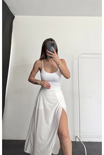 nona butik Fusta Jotem cu pantaloni scurți-alb