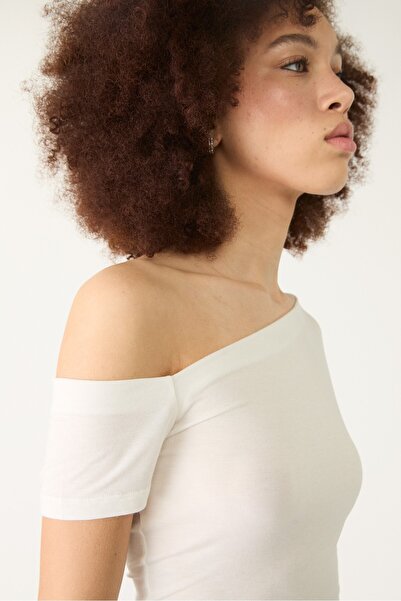 Stradivarius Asymmetrical neckline top