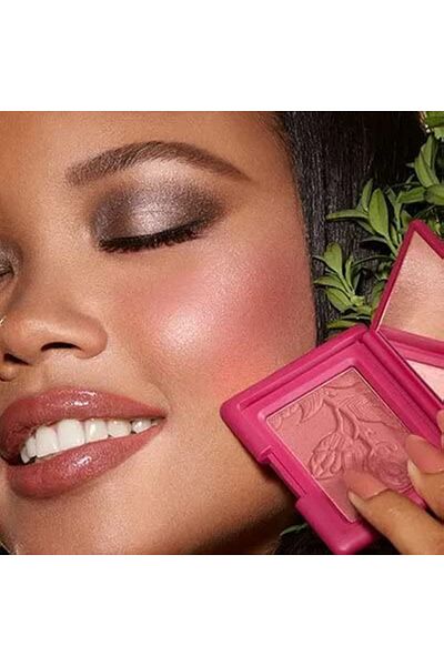 Kiko Obrazová barva, Kiko Milano, Charming Escape Silky Blush, odstín 04 Mallow Field, 3,5 g