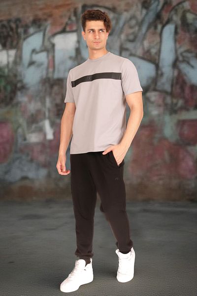rec specs Men's Gray T-Shirt & Jogger Pants Set Elastic Leg Sports Set