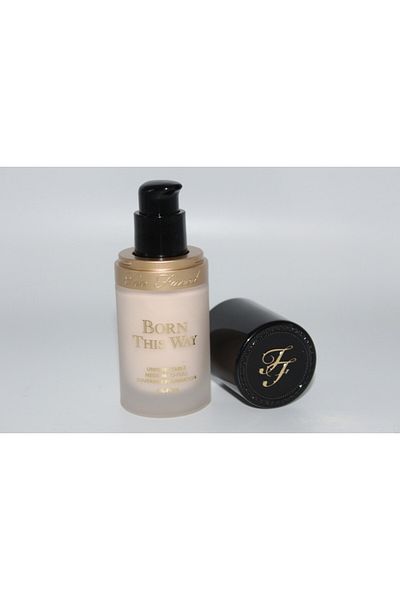 Too Faced Fond de ten Too Faced Born This Way Nuanta Cloud
