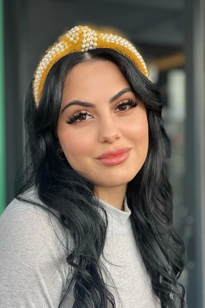 TakıDolabı Coroană cu detalii de perle de culoare galbenă