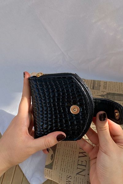 Mazel Design Oval Design Women's Wallet Accessory with Magnet Closure
