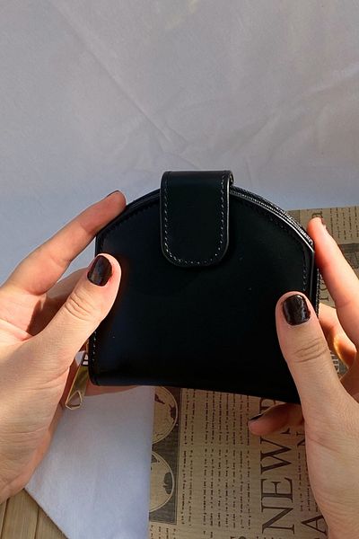Mazel Design Oval Design Women's Wallet Accessory with Magnet Closure