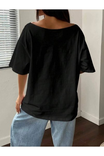 Pupa Kayık Yaka Tek Omuz Dekolteli Brooklyn Baskılı Kadın T-shirt