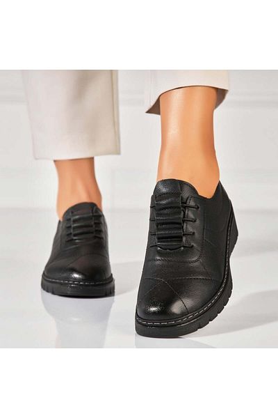 Joana Women's casual shoes in black eco-leather Avaley