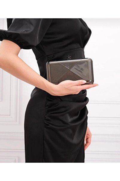 AYER TİCARET فستان سهرة نسائي بتفاصيل خط معدني مع عنب وسلسلة كتف على شكل حقيب...