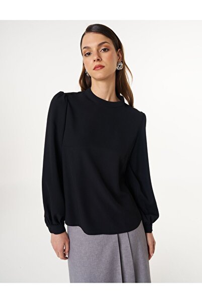 KYR بلوزة أساسية بياقة القاضي باللون الأسود