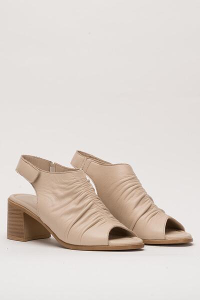 DİVA Κρεμ Δερμάτινο Γόβες με τακούνι Με σούρες Γυναικείες Καθημερινές Σανδάλια