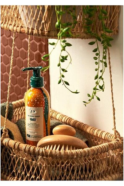 THE BODY SHOP Gel de dus revigorant pentru par si corp Boost 200 ml