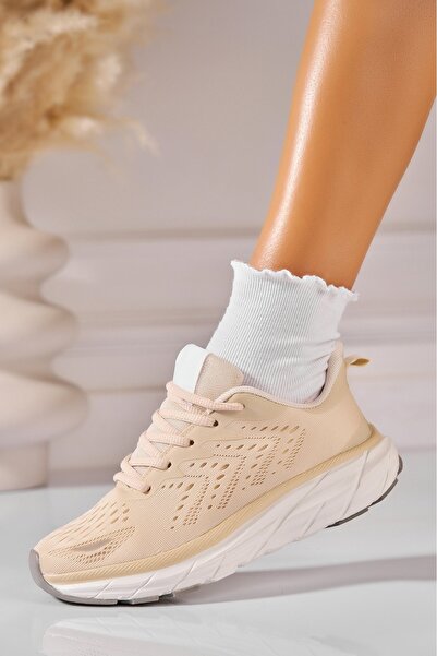 Joana Η Adida και το φράγμα Textil Bej Yomna