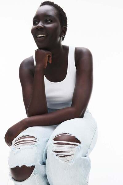 H&M بنطال جينز واسع وواسع وذو قصة منحنيات