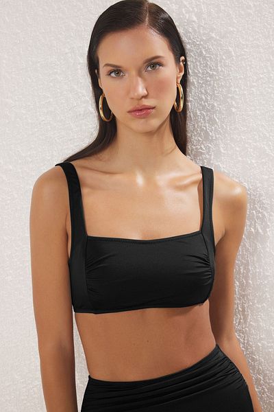 Trendyol Collection Schwarz glänzendes Bralette-Bikinioberteil TBESS25BU00035