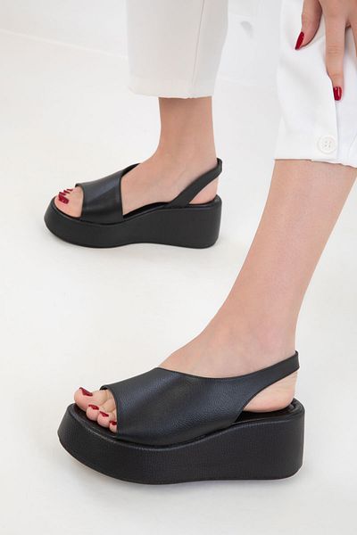 SOHO Schwarze Damenschuhe mit Keilabsatz 20568