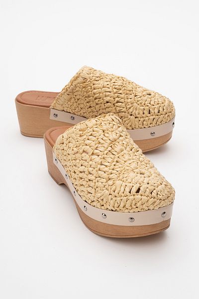 LuviShoes شبشب نسائي من الجلد الطبيعي المحبوك باللون البيج من COOPER بكعب عريض