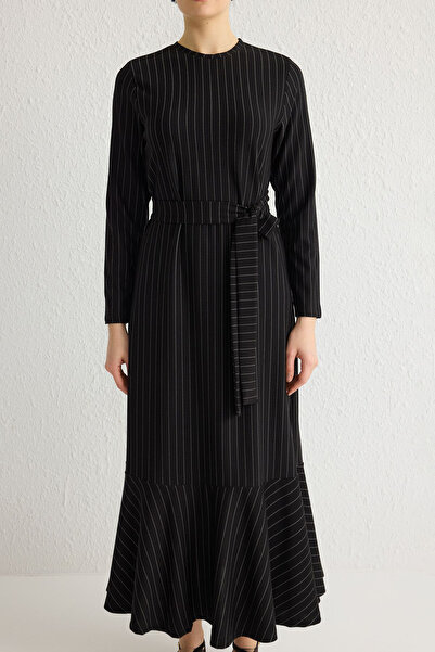 Trendyol Modest Μαύρο ριγέ φύλλο στρίφωμα βολάν πλεκτό φόρεμα TCTSS25EB00042