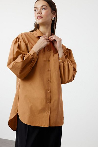 Trendyol Modest Basic-Webhemd mit Zimt-Ballonärmeln und langen Taschendetails auf der Rückseite TCTSS21GO0976