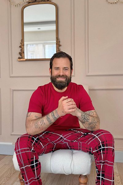 Pijamaevi Kurzarm-Pyjama „Dear Family“ mit bordeauxrotem Bärenmotiv – Herren-Set