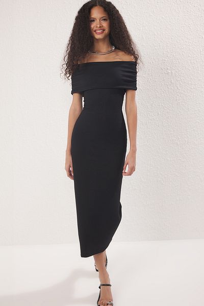 Trendyol Collection Černé rovné maxi pletené šaty TWOSS25EL00327