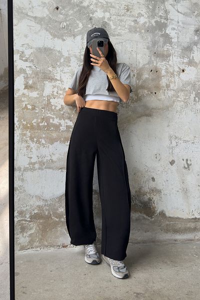 Trendyol Collection Чорні брюки зі складками з високою талією зі стрейчем TWOSS25PL00054 з бічними складками TWOSS25PL00054