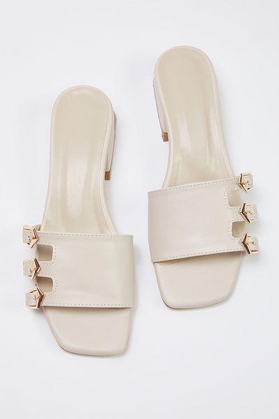 TRENDYOL SHOES Beige Gold Schnalle Blockabsatz Damen Pantoffeln mit Absatz TAKSS25TO00036
