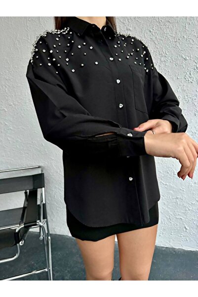 BLUSS Női gyöngy és kő részletekkel díszített, túlméretezett ingruha - fekete-fehér