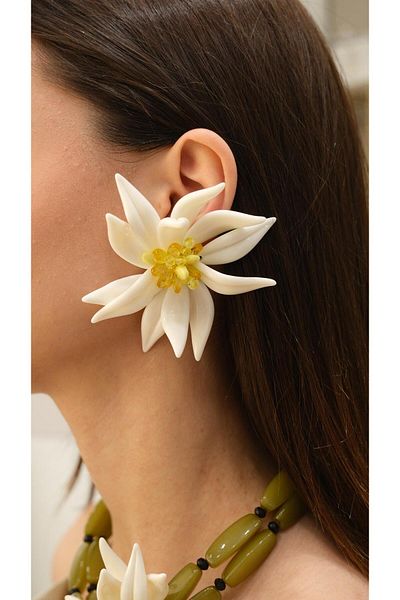Jerie Ecru Acrylic Flower Figure Maxi Earrings