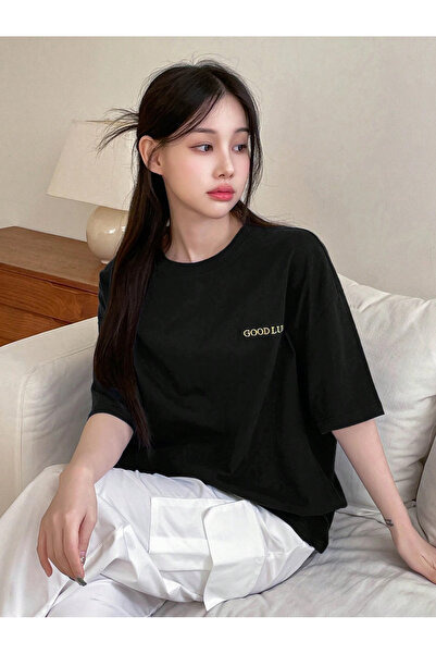 LAMASTRE Γυναικείο μαύρο μπλουζάκι Good Luck Oversize - Βαμβακερό με στάμπα κ...