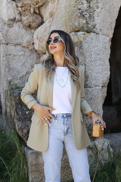 bytugcekaya Blazer cu mâneci kaki deschis Detaliu Biggü
