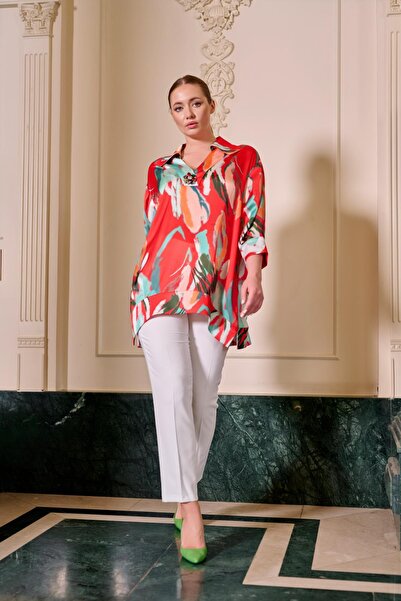 DE WHITES Bluză din șifon asimetrică, imprimată, cu broșă în guler, mărime mare