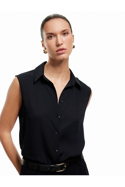 Koton Classic Collar Buttoned Sleeveless Shirt