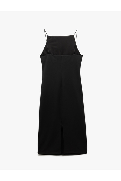 Koton Slim Fit Crepe Scuba Fabric Šaty s tenkým popruhem a výstřihem