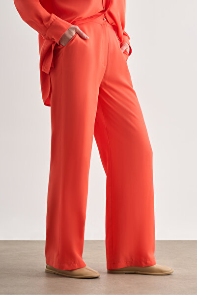 Mizalle Nar Çiçeği Kemerli Rahat Kesim Modal Pantolon