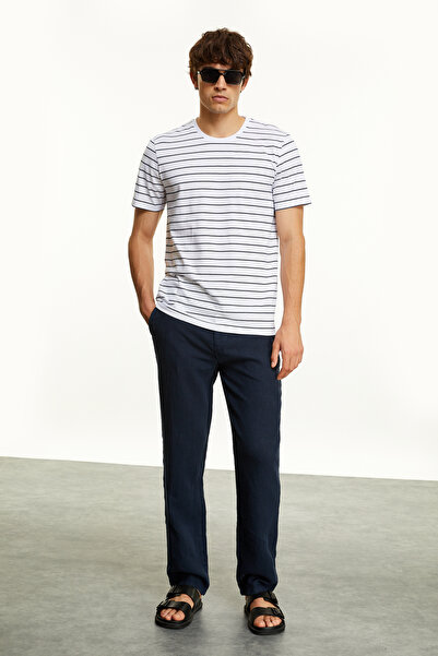 Mudo Men's White Striped Crew Neck T-Shirt