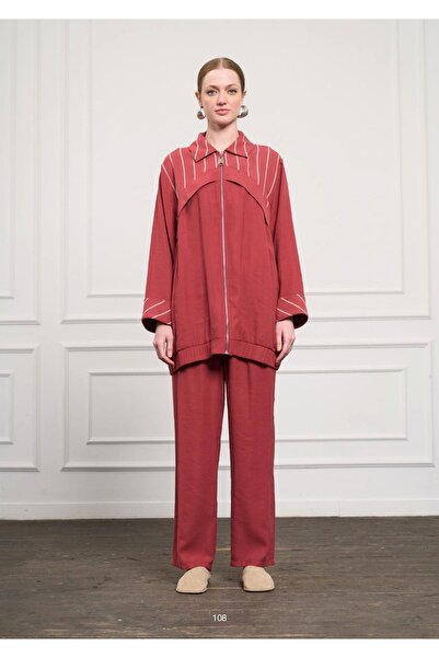 Nuss 1048 بدلة بنطال بتفاصيل مخططة - أحمر