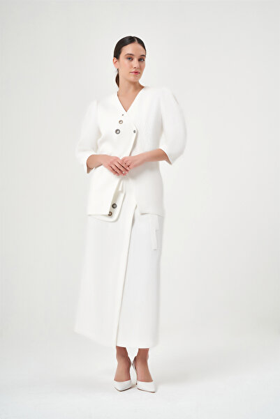 Mimya Beyaz Kuş Gözü Detaylı Dokulu Kısa Ceket 6704