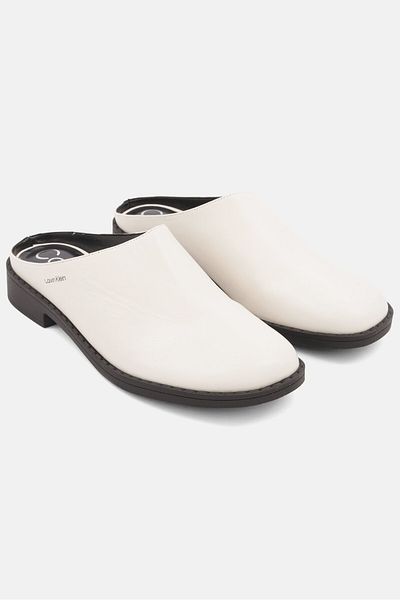 Calvin Klein قبقاب نسائي سهل الارتداء، عاجي